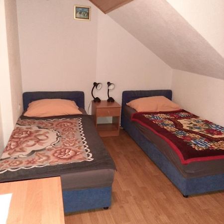 Rooms Mostanje 卡尔洛瓦茨 外观 照片