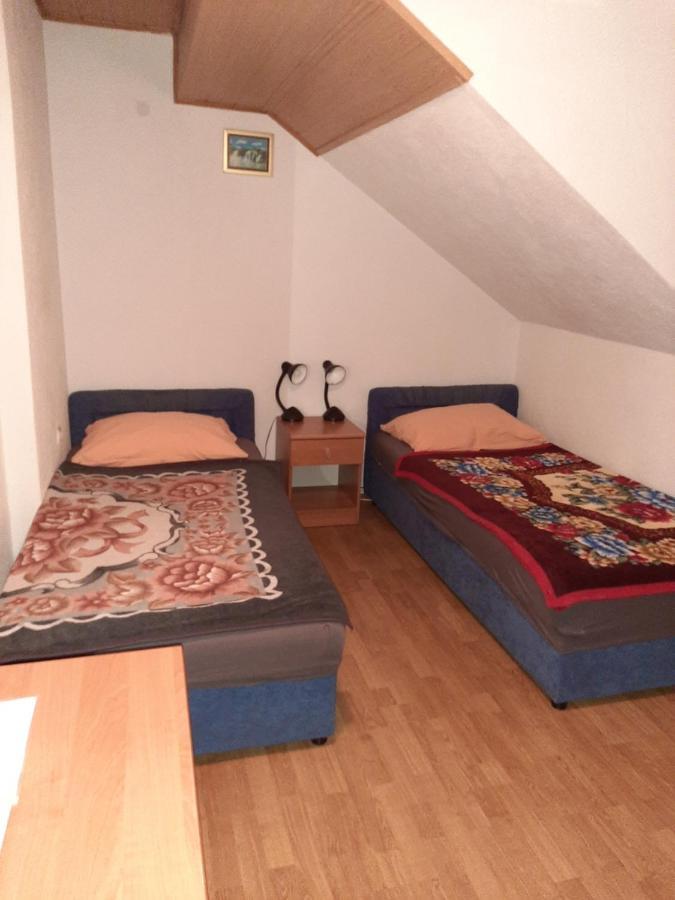 Rooms Mostanje 卡尔洛瓦茨 外观 照片
