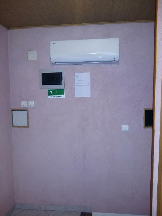 Rooms Mostanje 卡尔洛瓦茨 外观 照片